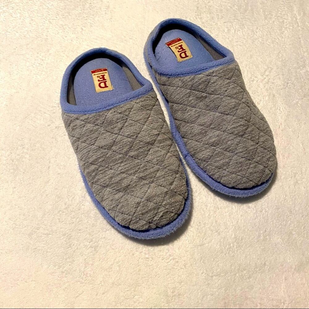 Dearfoams Quilted House Slippers Women's Size Small Shoe Sizes 5 - 6 Cozy Shoes
